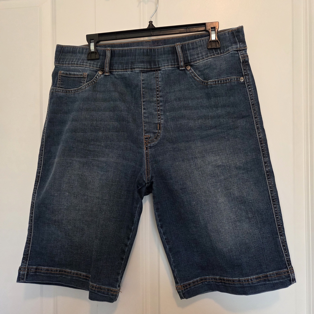 Gloria Vanderbilt Blue Denim Bermudas